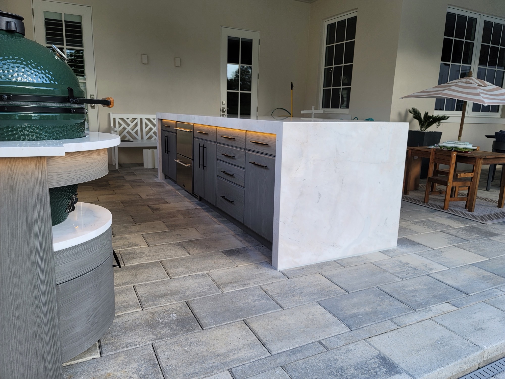 The completed outdoor kitchen and seating area in Baldwin Park, Orlando, FL