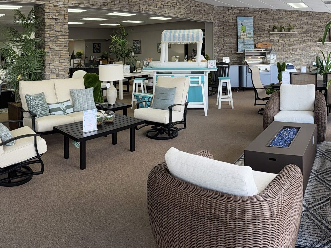 Outdoor bar and counter seating at the Patio Style showroom
